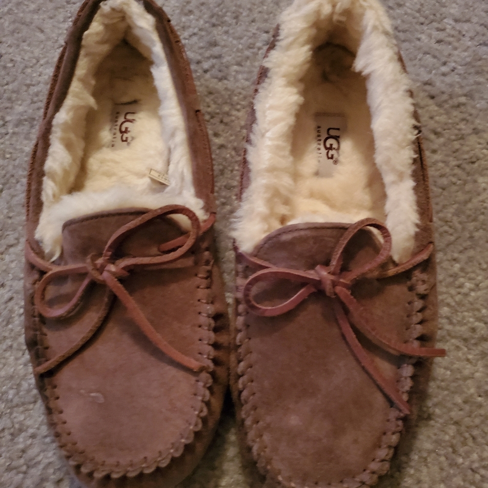 Ugg's Dakota Mocasin Women's Slippers w sheepskin